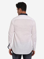 BLUE ROBED Men Slim Fit Contrast Collar Kurta in White view 3